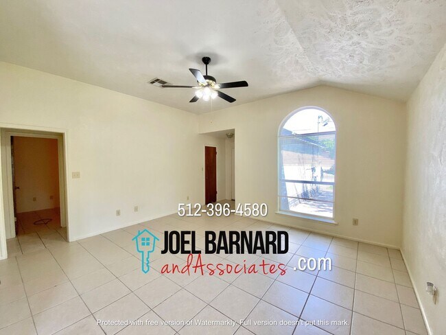 Building Photo - Available August 9: 3 Bedroom, 2 Bath Stan...