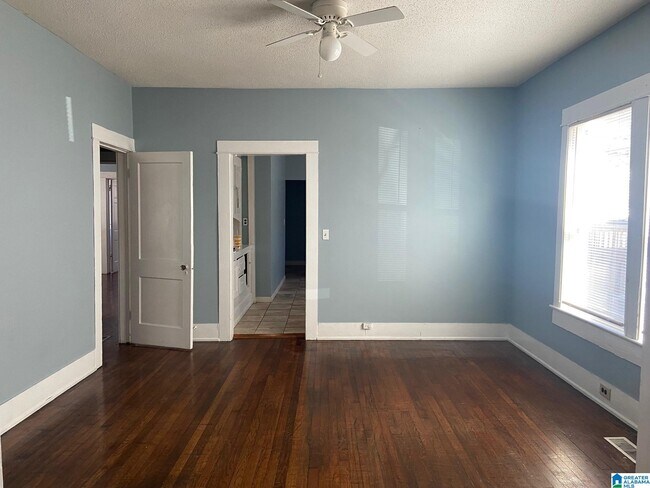 Building Photo - 1146 14th Ave S