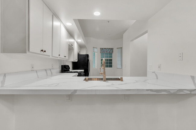 Building Photo - 180 W Lemon Ave