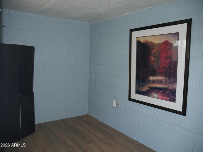Building Photo - 1201 W Loughlin Dr