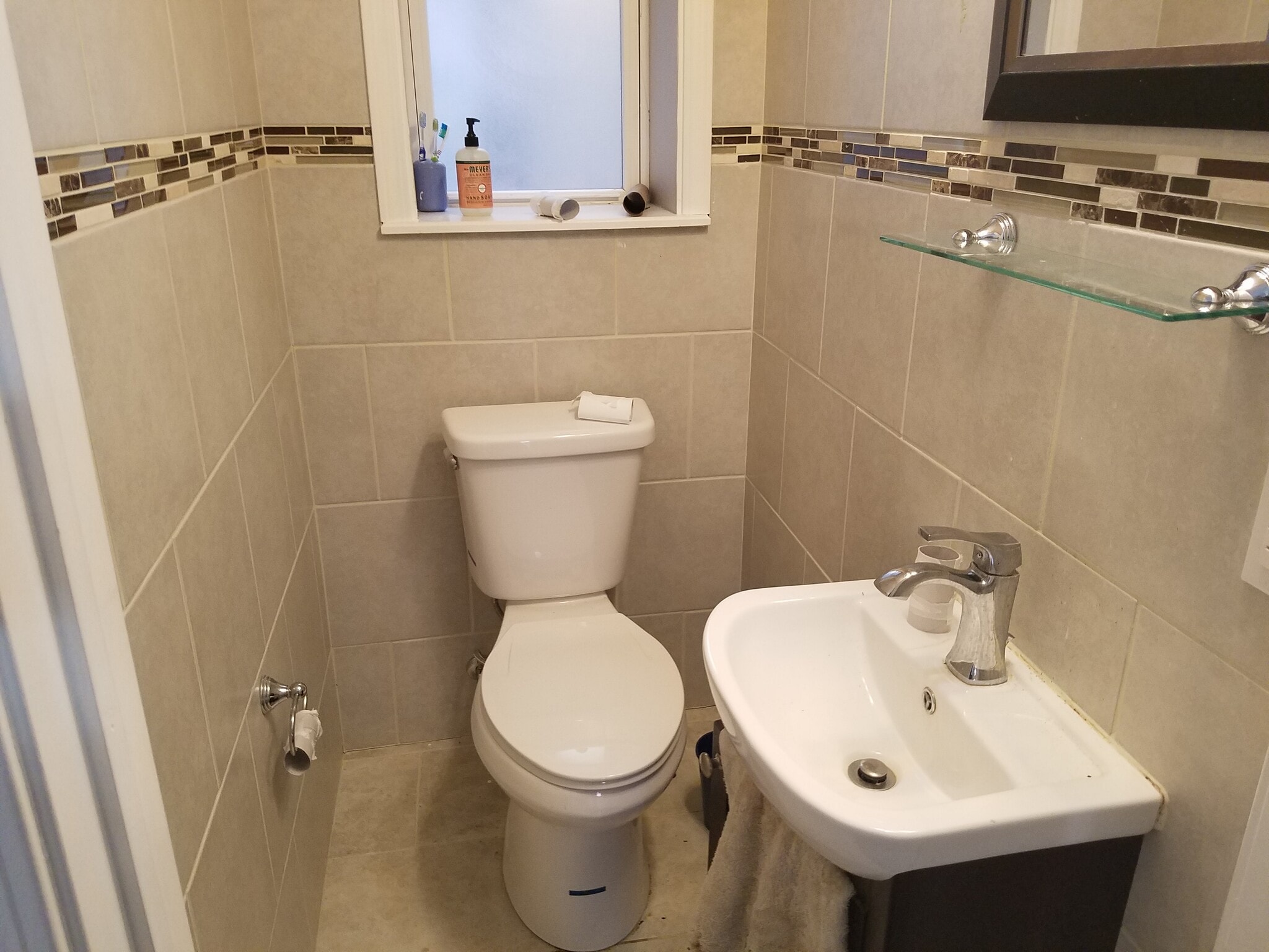 1/2 Bath - 1265 W Columbia Ave