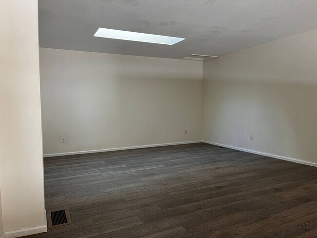 Building Photo - Spacious Townhouse Available in Lafayette