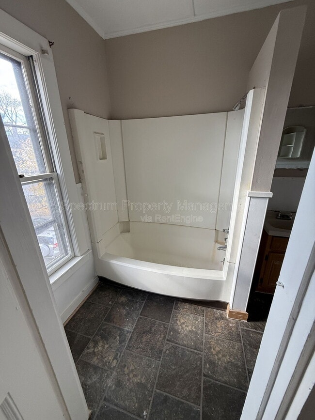 Building Photo - 40 Pleasant St