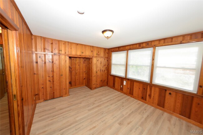 Building Photo - 1005 Hawthorn Ave