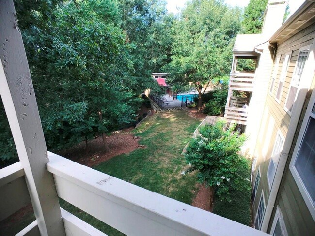 Building Photo - 1104 Riverview Dr