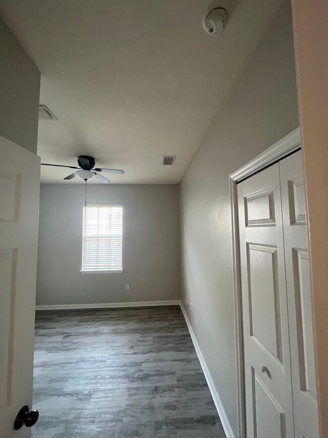 Building Photo - 5600 Hampton Hill Cir