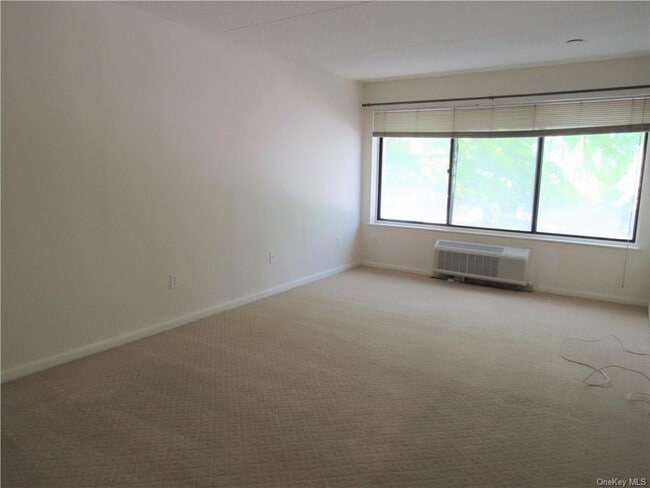Building Photo - 400 High Point Dr