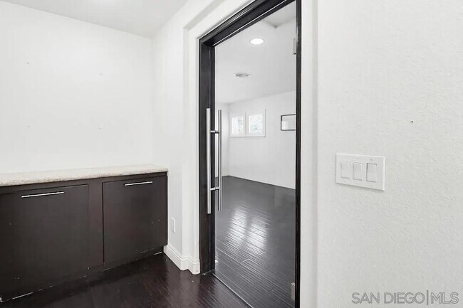 Building Photo - 561 Bayona Loop
