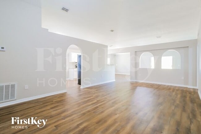Building Photo - 117 King Arthur Ct