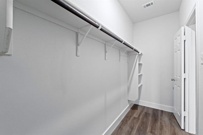 Building Photo - 175 Eves Necklace Dr.