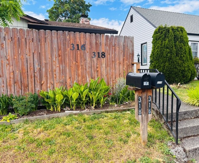 Building Photo - Bright 2 BR Carter Park Living with Fireplace, Carport, and Tons of Storage!