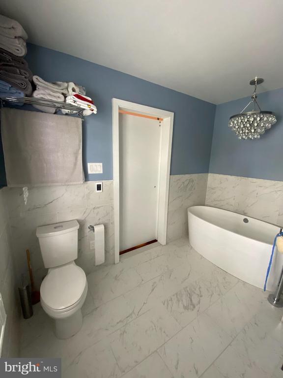 Building Photo - 805 Rosehill Dr