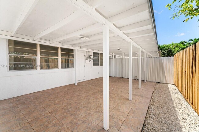 Building Photo - 3155 SW 27th Ln