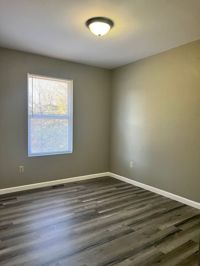 Building Photo - 410 Briden