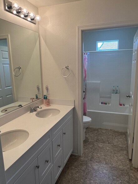 Building Photo - 14838 Nordhoff St