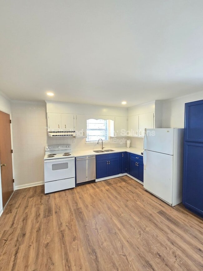 Building Photo - 6405 Myrtle Grove Rd