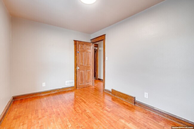 Building Photo - 714 S Memorial Dr