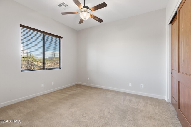 Building Photo - 5559 E El Sendero Dr