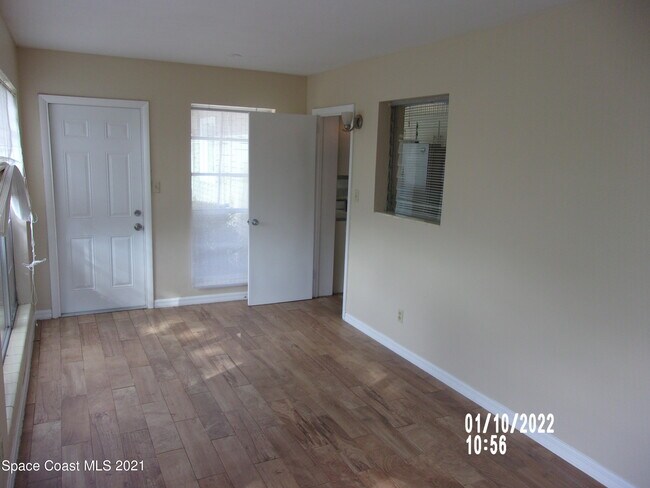Building Photo - 1105 Myrtle Ln
