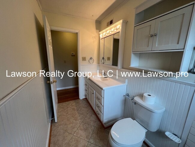 Building Photo - Nice, Three Bedroom Brick Ranch in City of...
