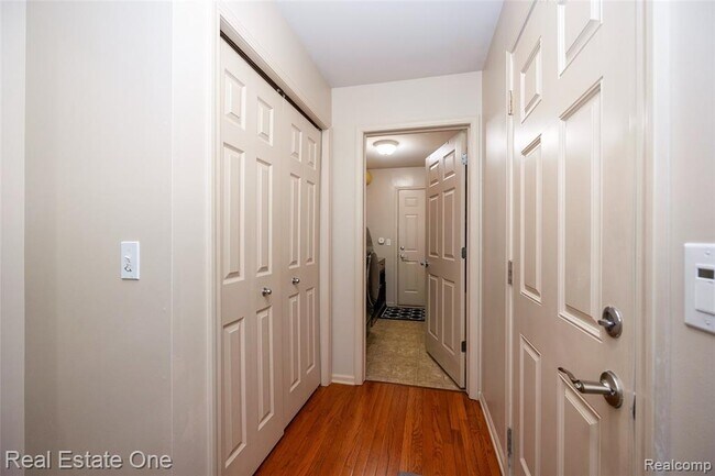 Building Photo - 3481 Castlewood Ct