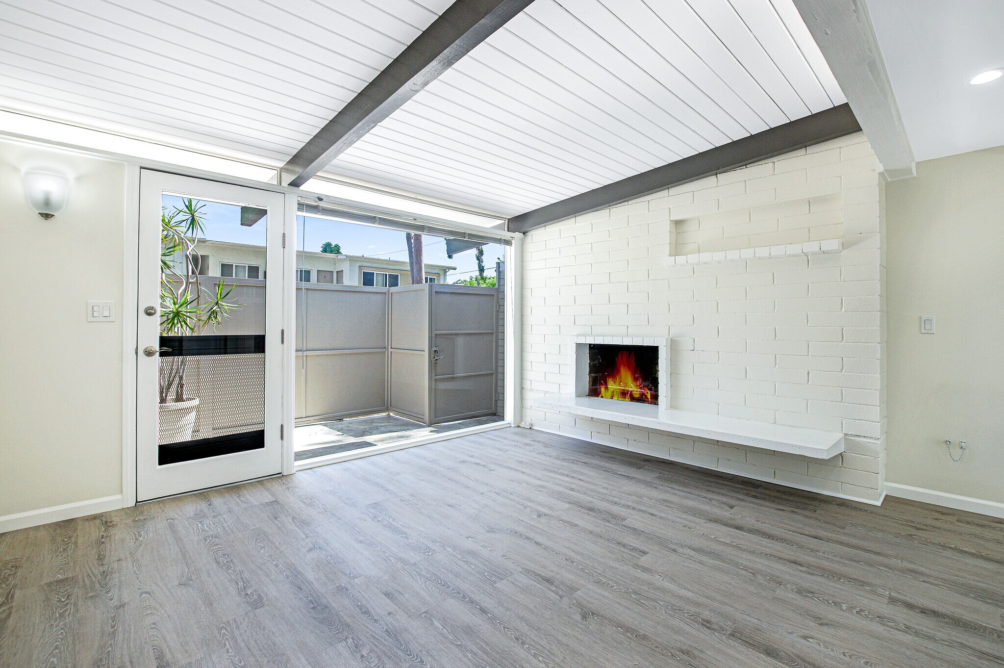 Living Room & Patio - 11301 Gladwin St