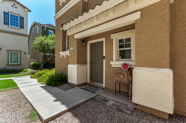 Building Photo - 1326 S Sabino Dr