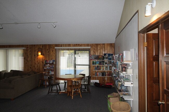 Building Photo - 7878 N Wilding Dr