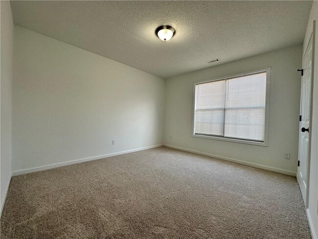 Building Photo - 35 Hidden Brook Ln