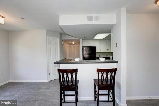 Building Photo - 921 Hillside Lake Terrace