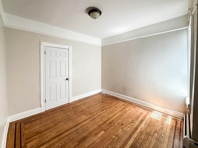 Building Photo - 391 Woodlawn Ave