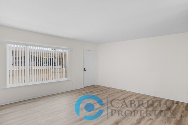Building Photo - Beautiful 2bd/2ba 2nd Floor Condo with Bra...
