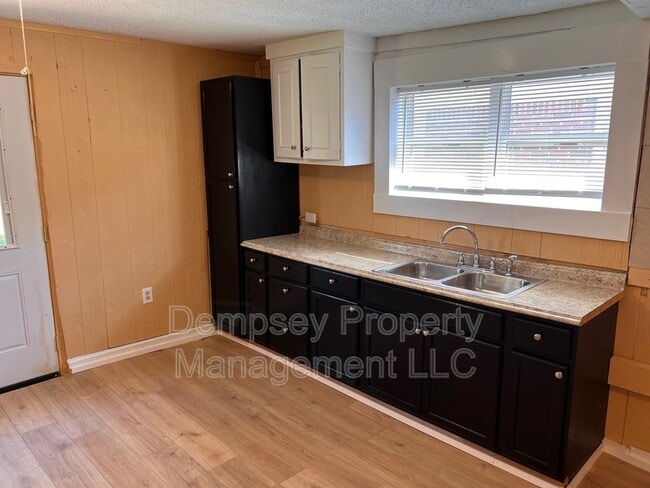 Building Photo - 711 36th Ave