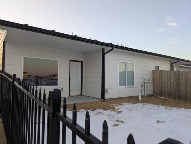 Building Photo - 5224 N Cypress St