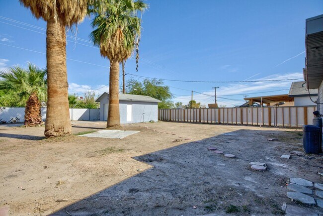 Building Photo - Spacious 4 bedroom, 2 bathroom home located in North Las Vegas