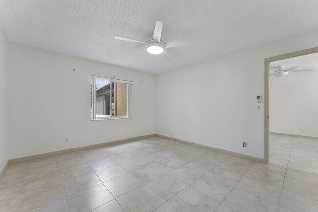 Building Photo - 1521 NW 18th Ave