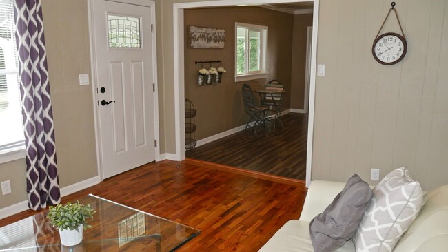 Building Photo - 3 Bed 2 Bath House in a Peaceful Setting