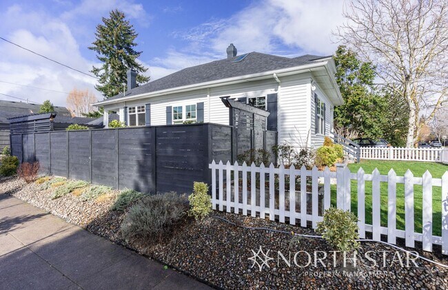 Building Photo - Coming Soon!  Remodeled Sellwood Bungalow