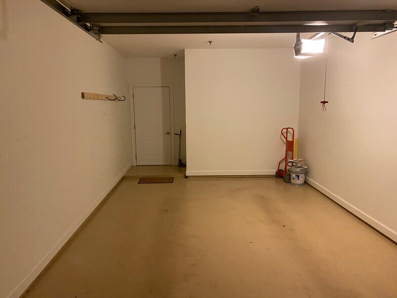 One Car or SUV Garage - 2810 Bedford Green Dr