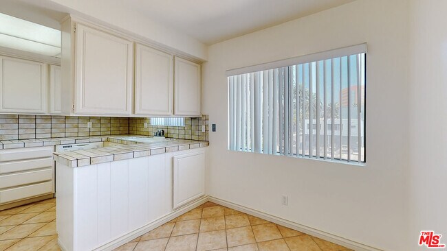 Building Photo - 144 N Hamilton Dr