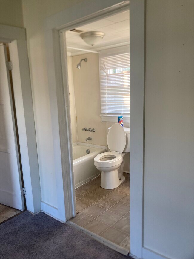 Building Photo - 108 S High St