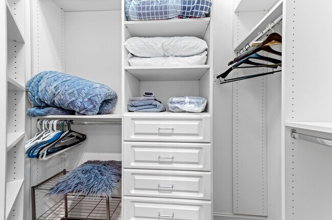 Building Photo - 17665 Middlebrook Way