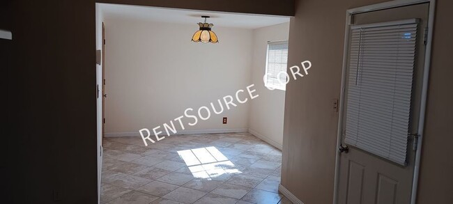 Building Photo - 4 Bedroom Home for Rent in Barstow