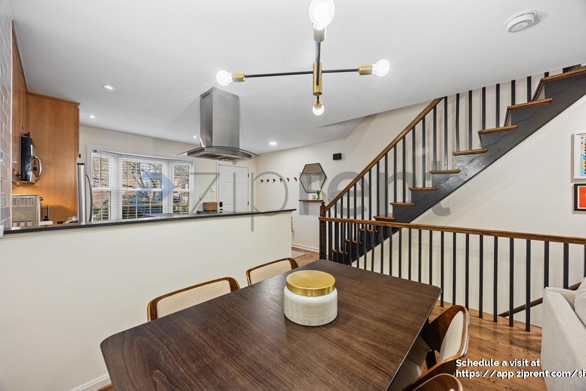 Building Photo - 1183 N Vernon St