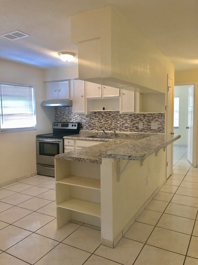 Building Photo - BUENAVENTURA LAKES - 2 BEDROOM, 2 BATHROOM HOUSE