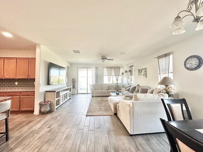 Building Photo - 16492 W Caldwell St