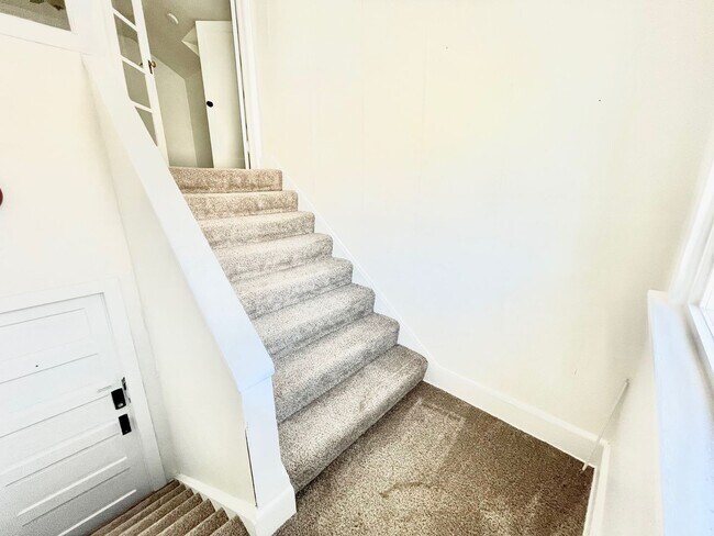 Building Photo - Gorgeous Remodeled 2 Bed, 1 Bath on South Hill!