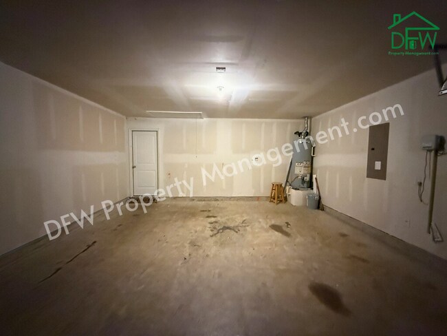 Building Photo - Modern 4-Bedroom Home with Island Kitchen & Spacious Backyard in Princeton!