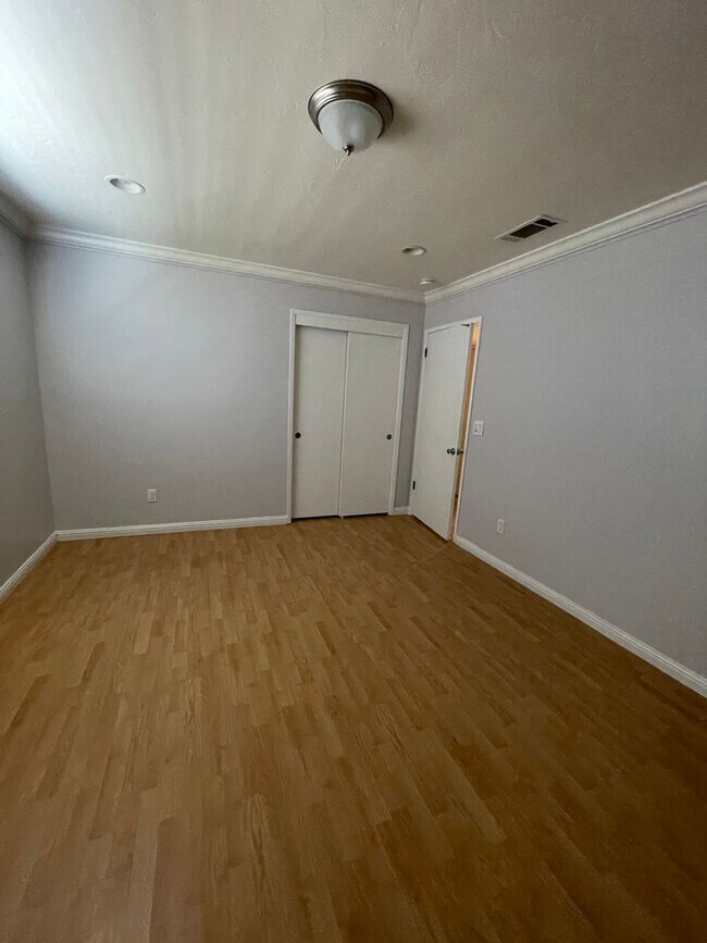 Building Photo - Spacious home in Tulare coming soon!