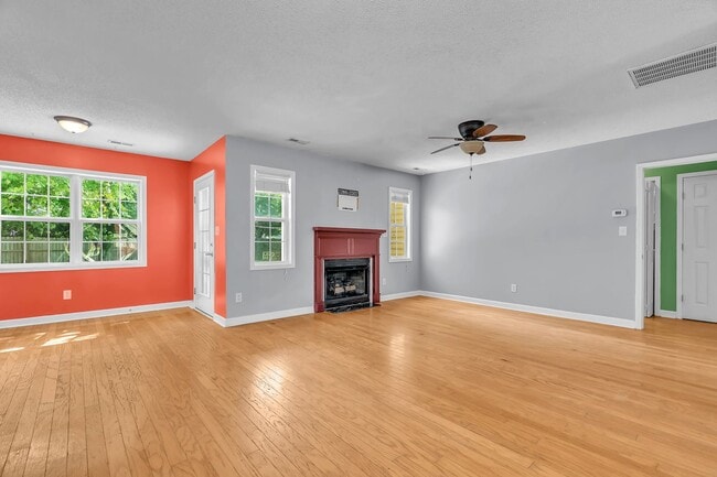 Building Photo - 403 Arabian Ln